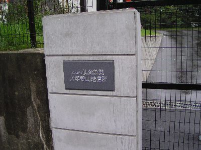 ��N���Rby���